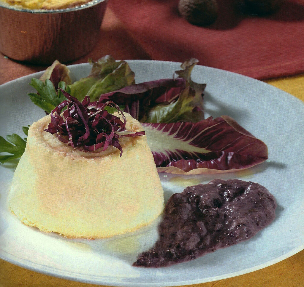 Flan di ricotta e patate con salsa al radicchio