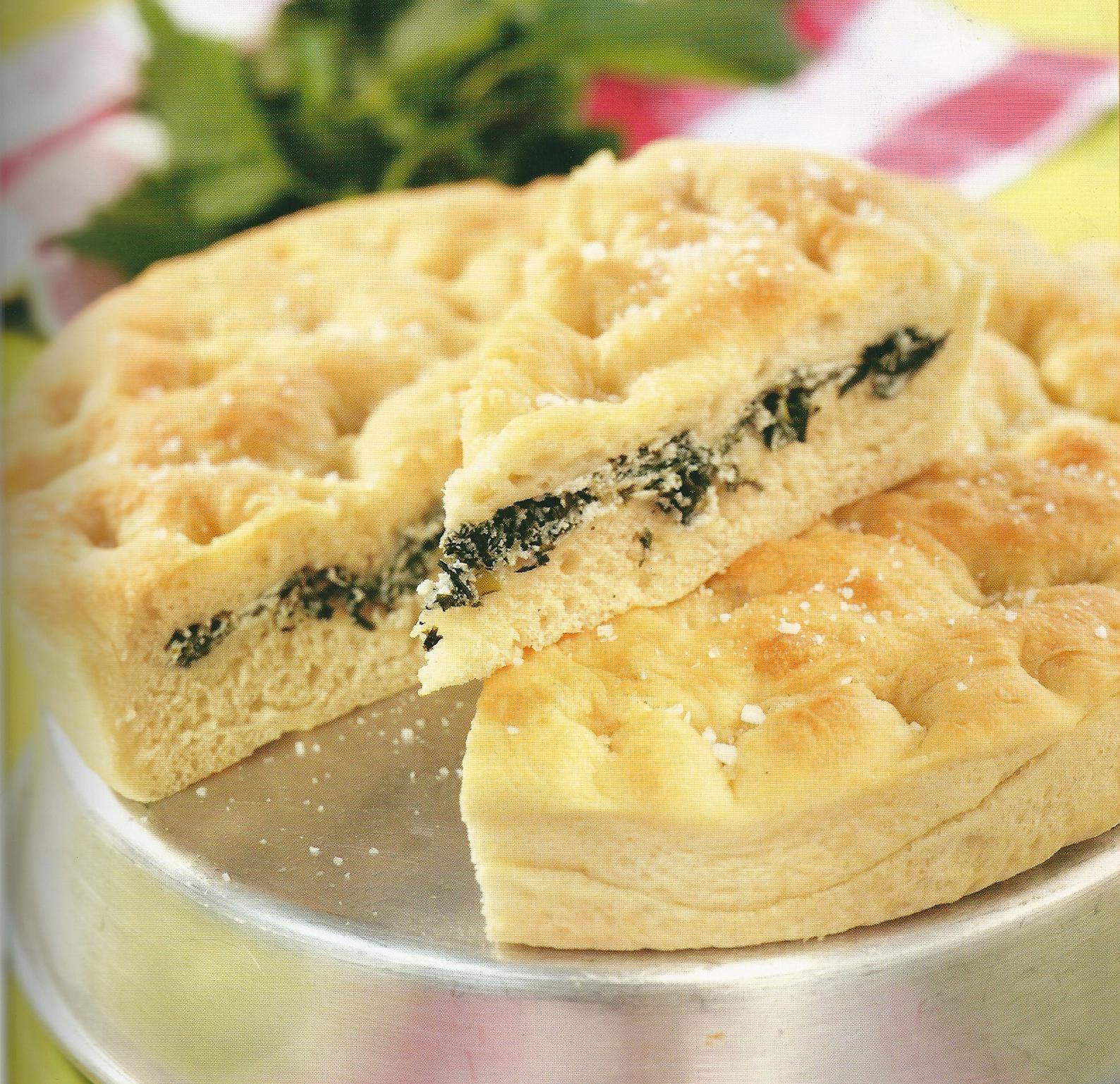 Focaccia di patate ripiena con spinaci e ricotta