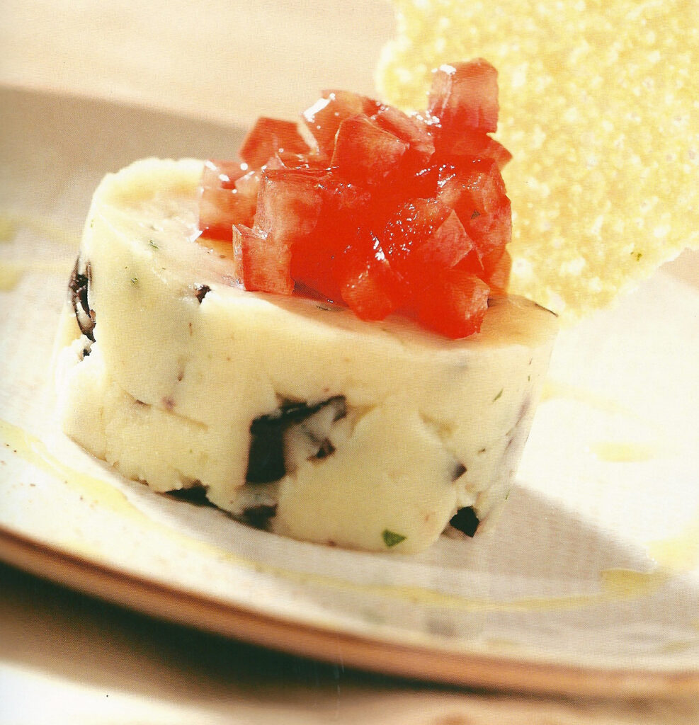 Sformato di patate, olive e pomodori